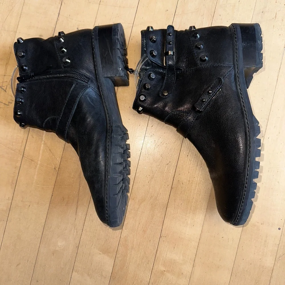 Stuart Weitzman Black Leather Gowest moto bootie, 7.5  CB2501 - Picture 4 of 7